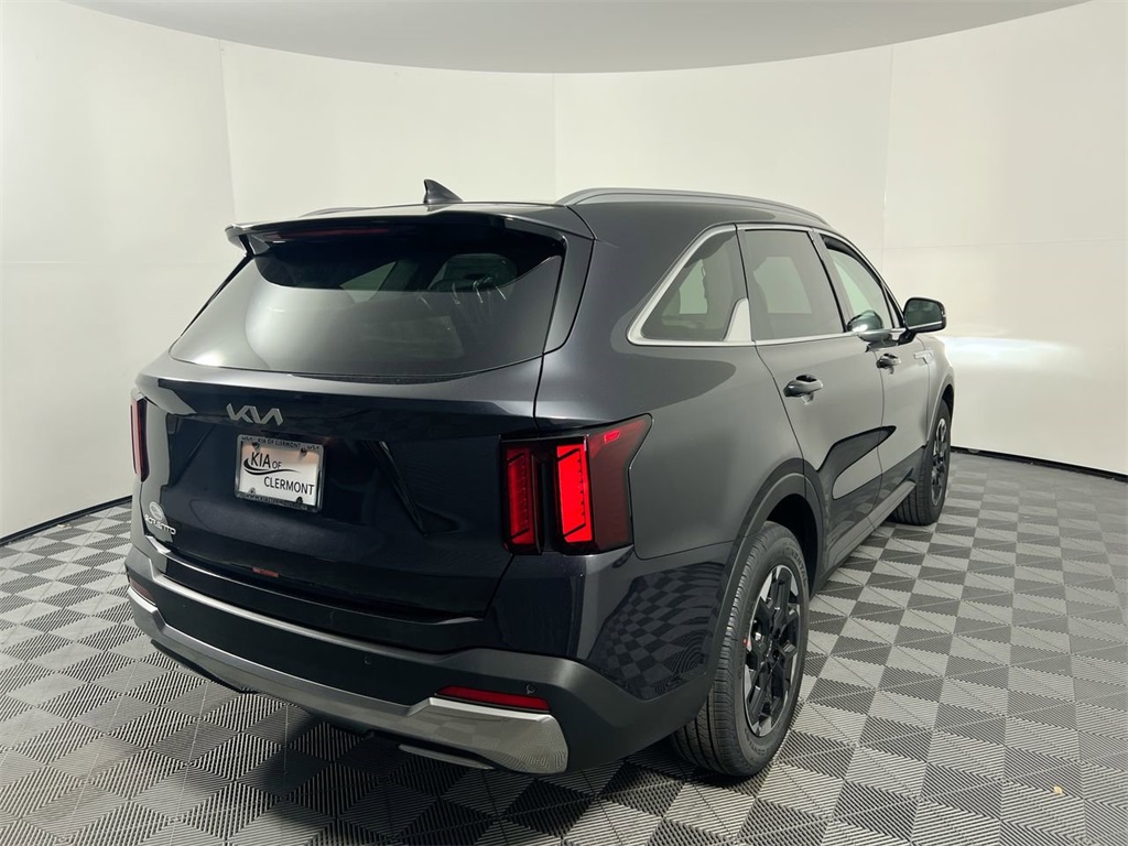 2025 Kia Sorento S photo 3