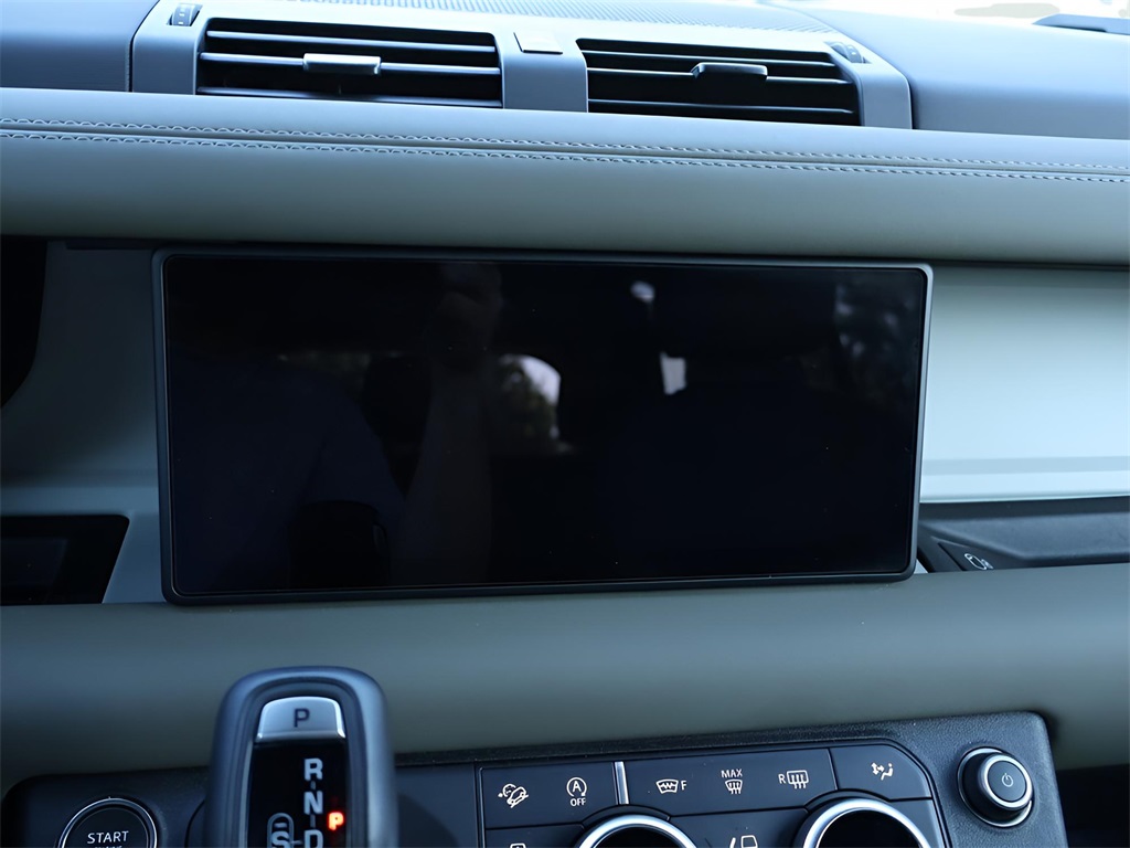 2024 Land Rover Defender 110 S photo 14