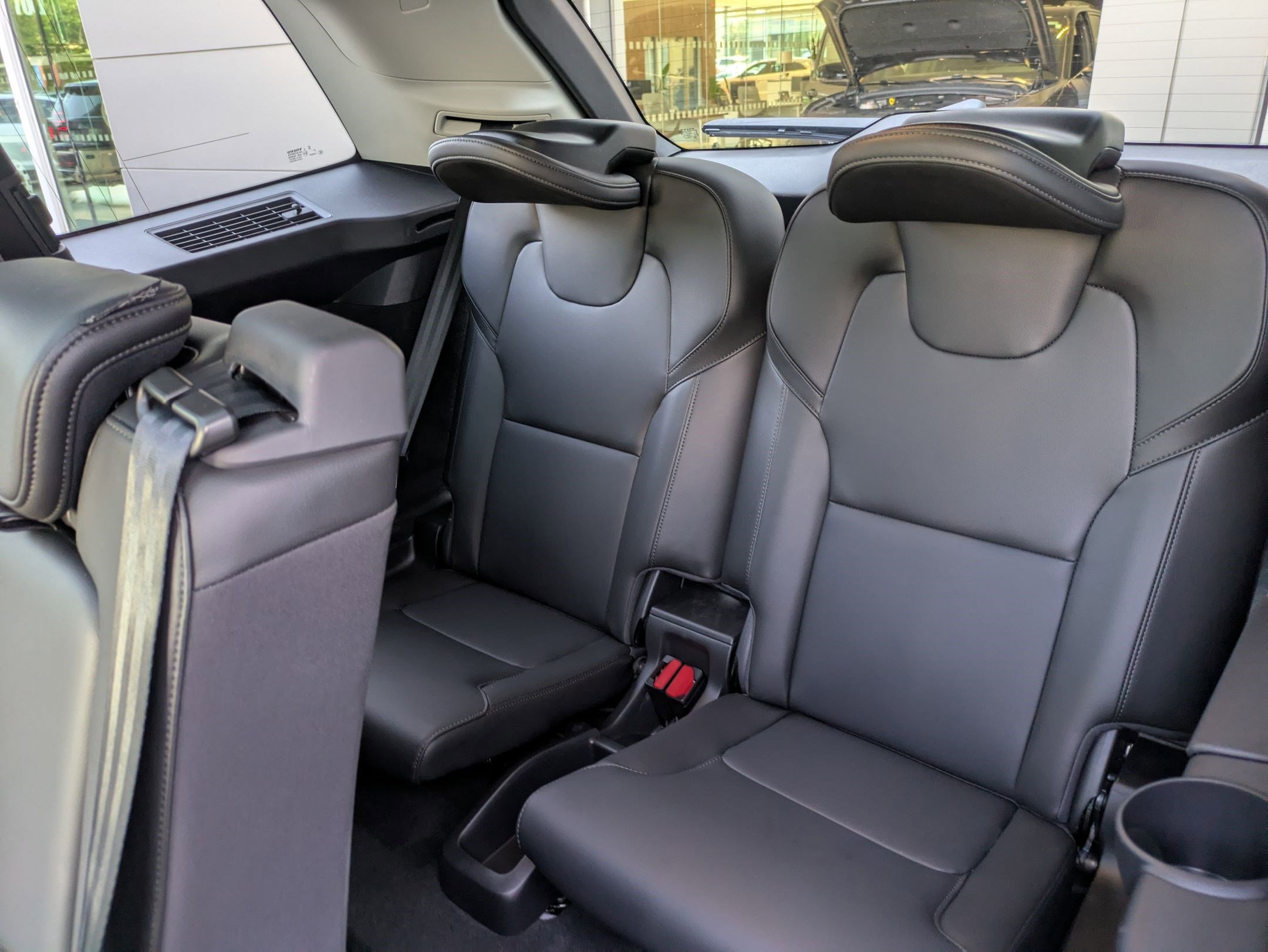 2025 Volvo XC90 Core photo 29