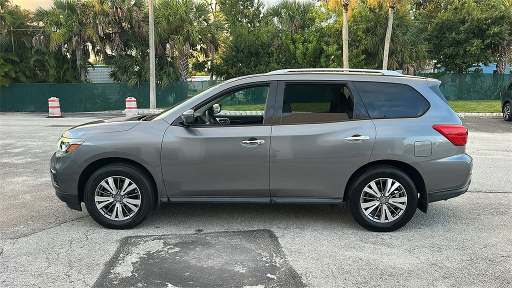 2020 Nissan Pathfinder SV photo 4