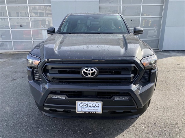 2025 Toyota Tacoma SR5's photo