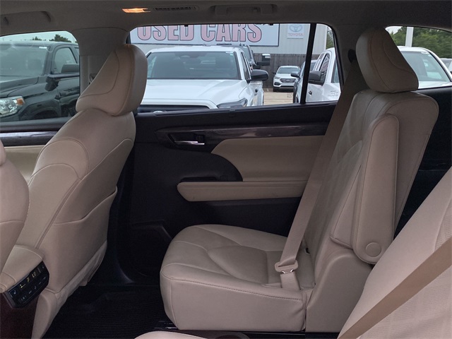 2021 Toyota Highlander Platinum photo 16