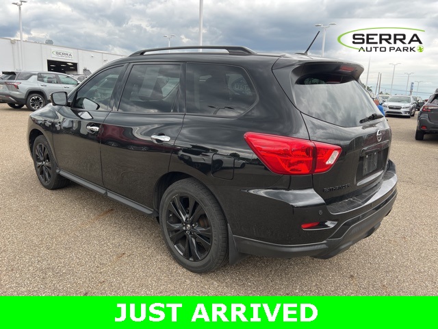2018 Nissan Pathfinder SL photo 4