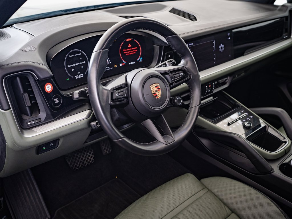 2024 Porsche Cayenne photo 4