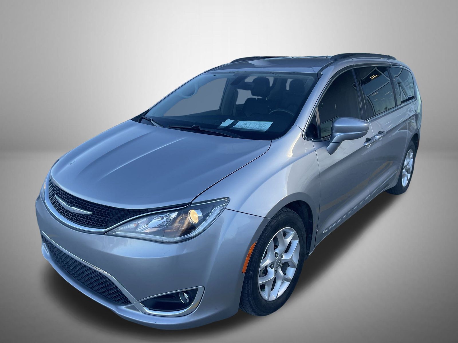 2017 Chrysler Pacifica Touring-L's photo