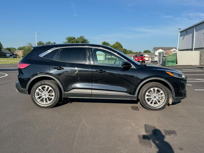 2021 Ford Escape SE photo 2