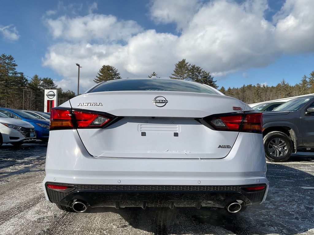 2025 Nissan Altima 2.5 SR photo 7