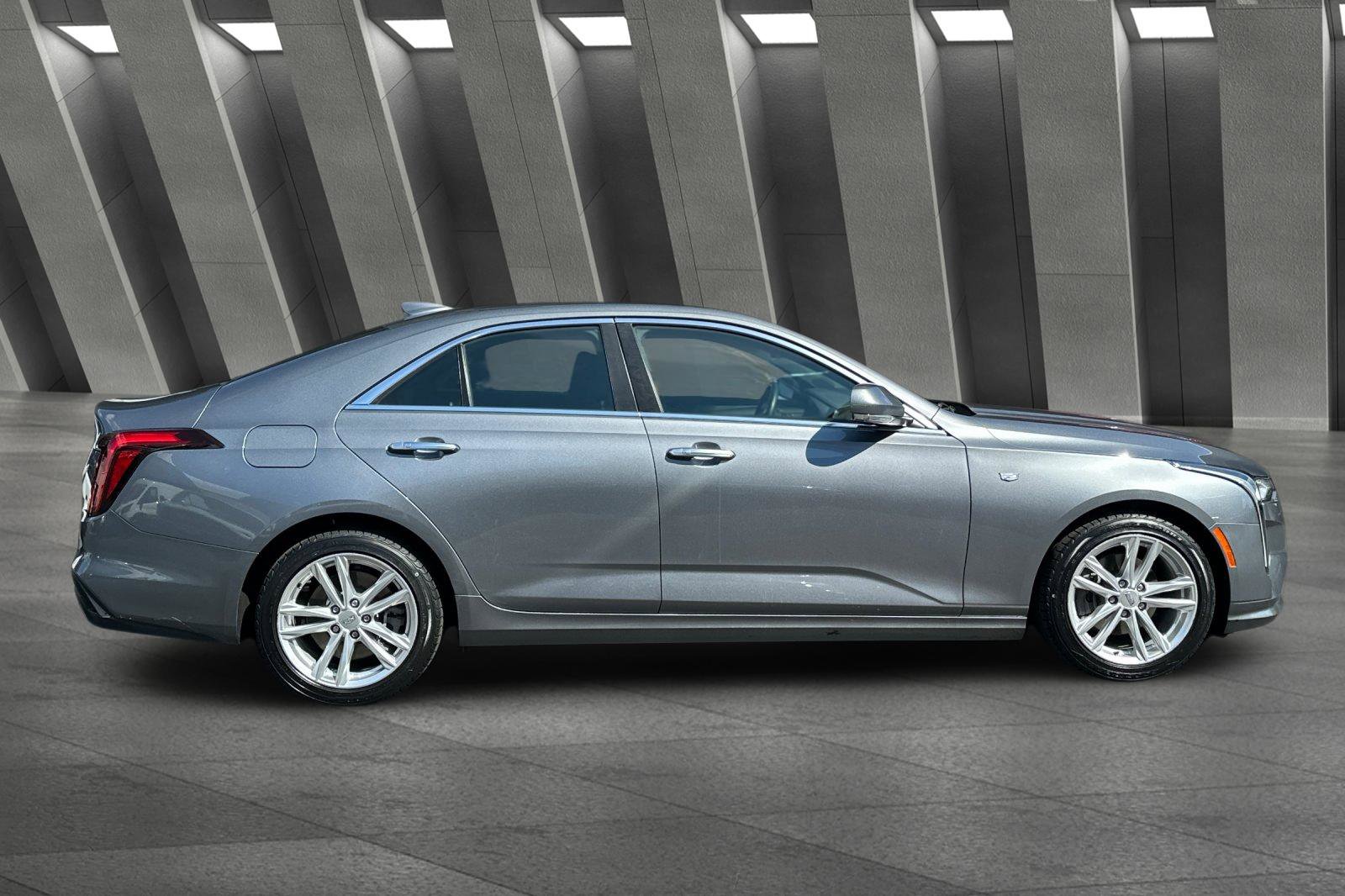2022 Cadillac CT4 Luxury photo 2