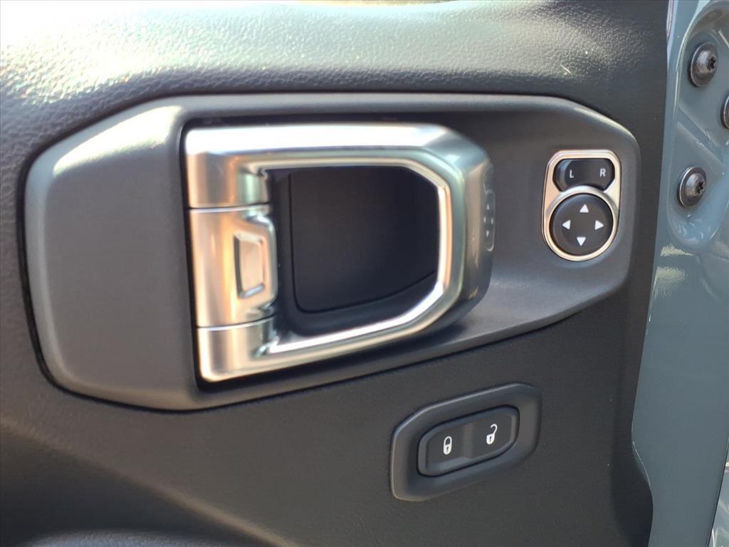 2025 Jeep Wrangler Willys photo 4