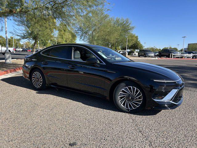 2025 Hyundai Sonata Hybrid Limited photo 2