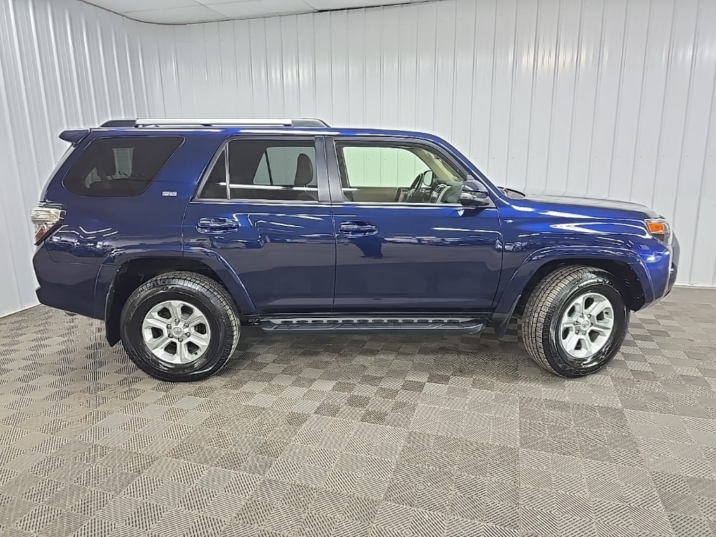2022 Toyota 4Runner SR5 Premium photo 2