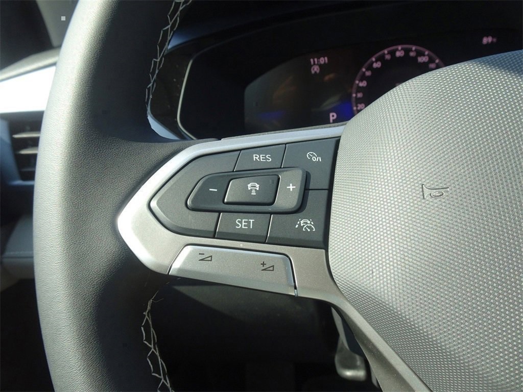 2024 Volkswagen Taos SE photo 17