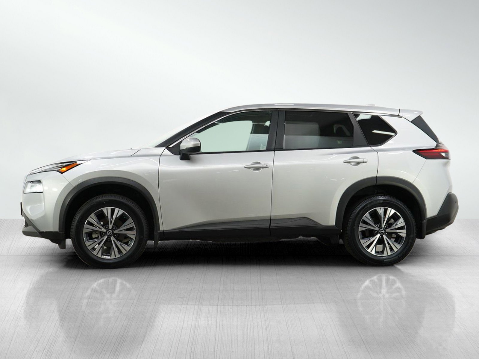 2022 Nissan Rogue SV photo 2