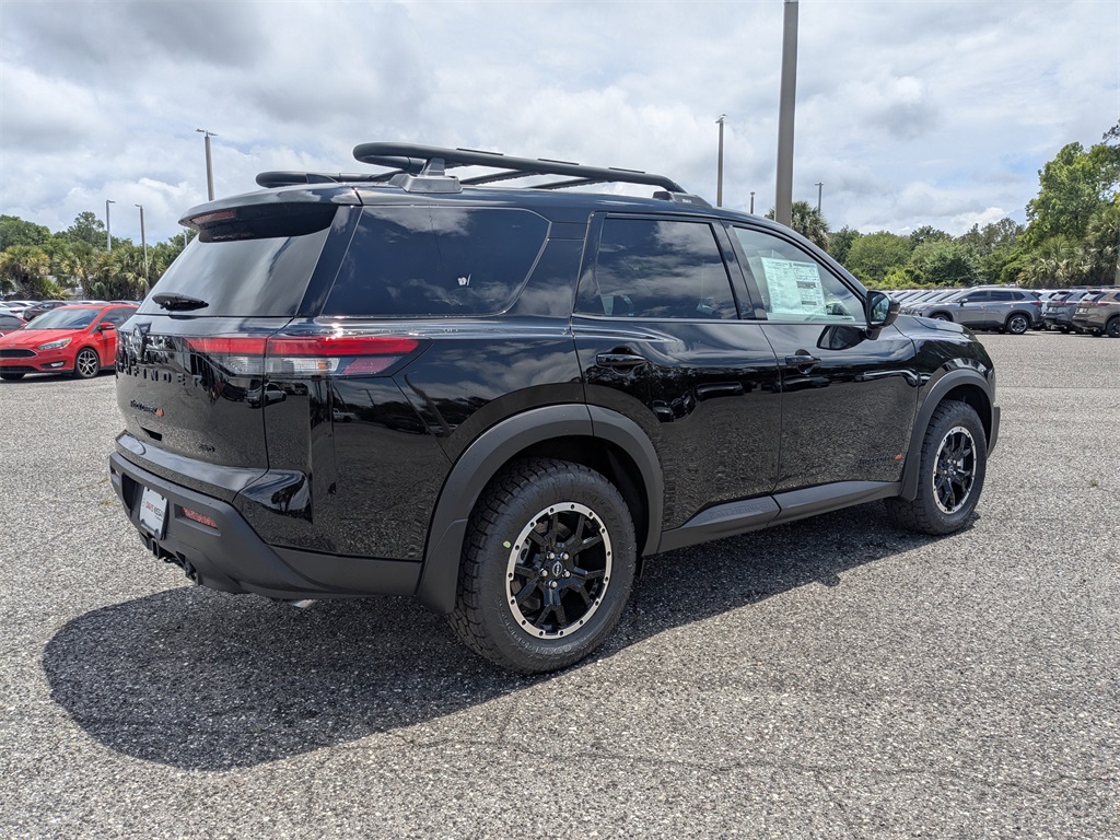2025 Nissan Pathfinder Rock Creek photo 3