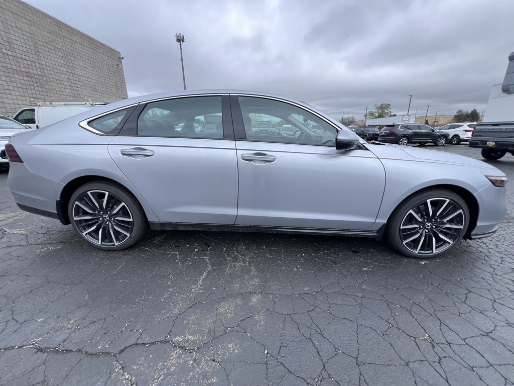 2025 Honda Accord Hybrid Touring photo 4