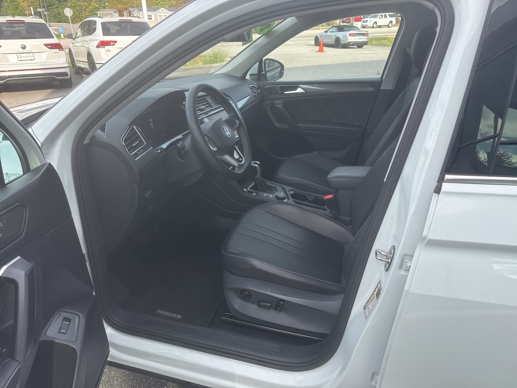 2022 Volkswagen Tiguan SE photo 12
