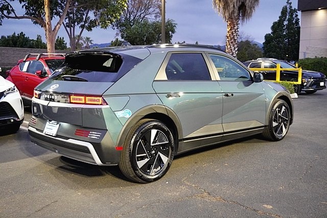 Used 2025 Green Hyundai SEL image 8