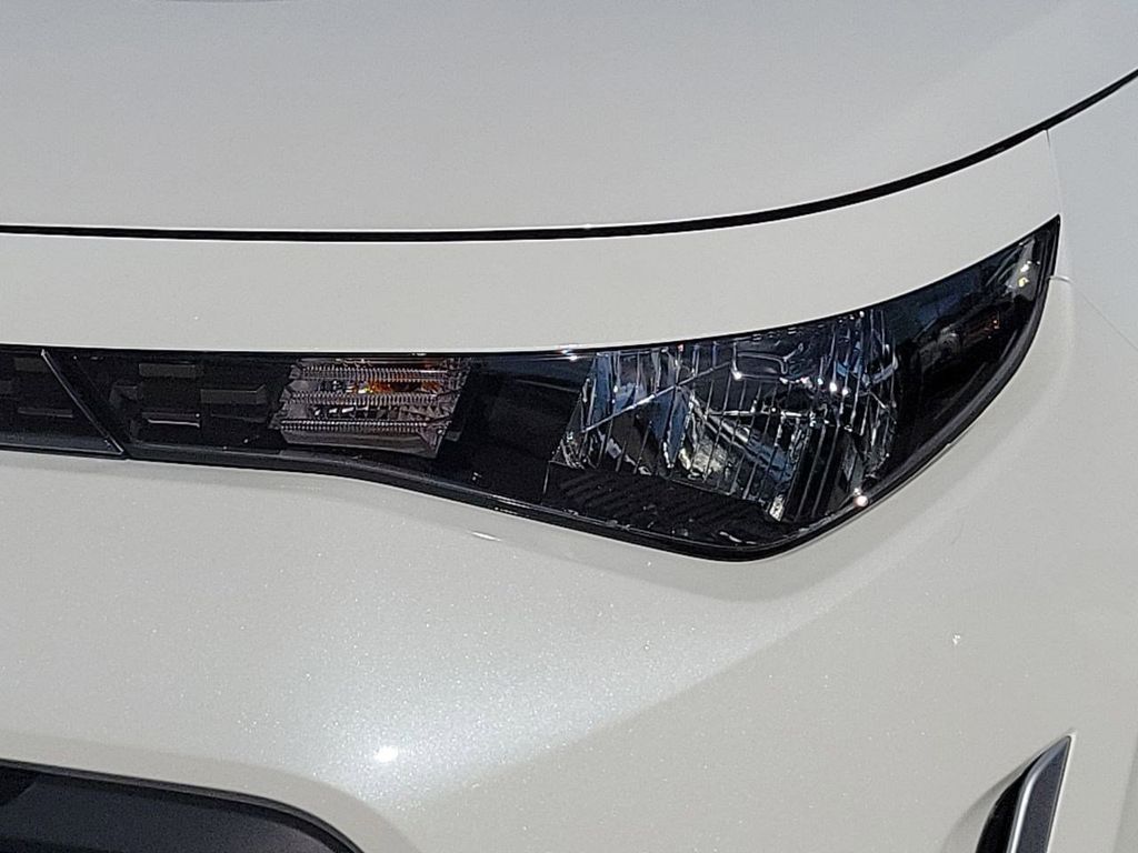 2025 Kia Soul LX photo 8