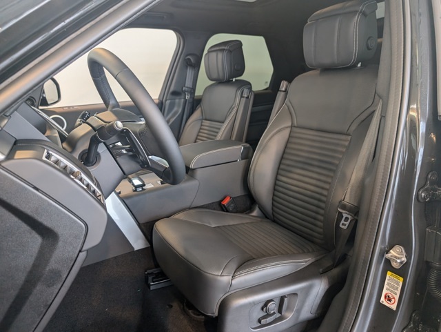 2025 Land Rover Discovery SE photo 9