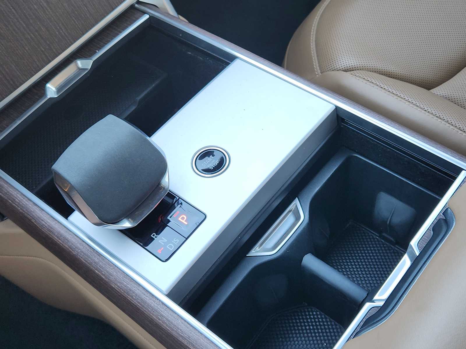 2024 Land Rover Range Rover SE photo 18