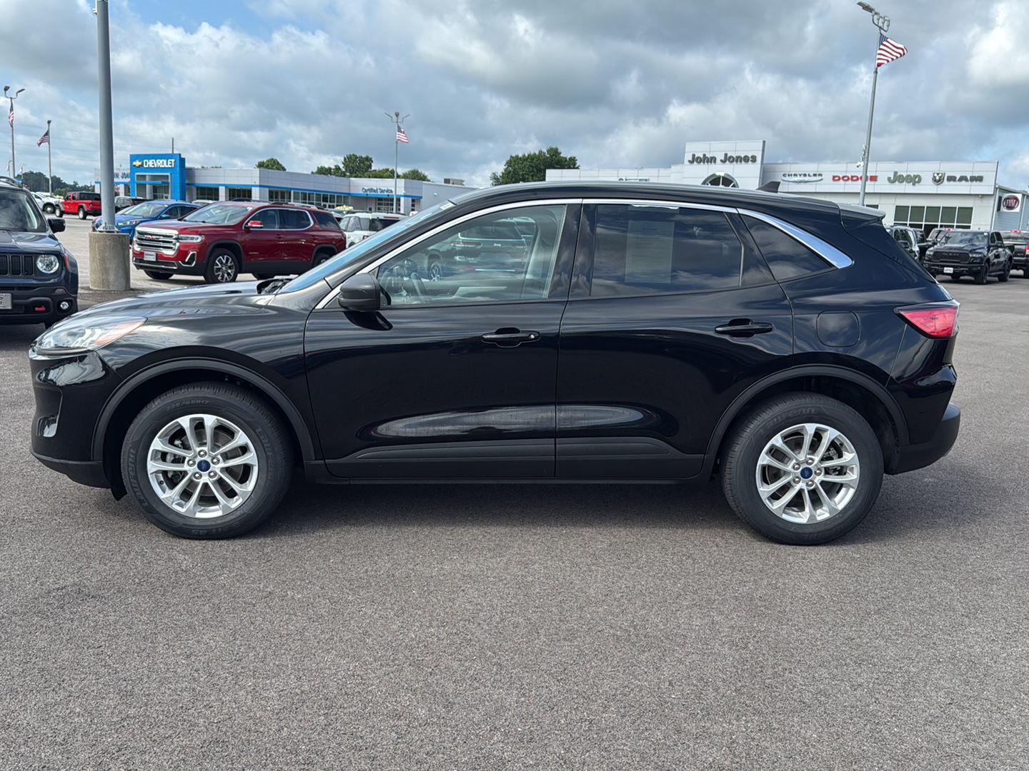 2022 Ford Escape SE photo 3