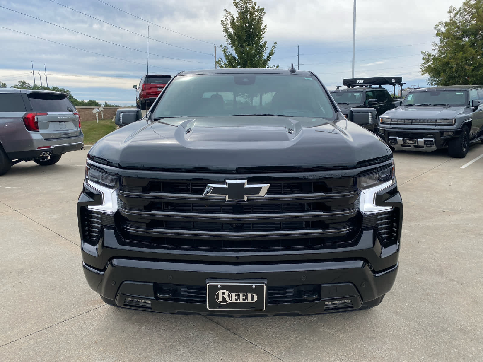2025 Chevrolet Silverado 1500 High Country photo 3