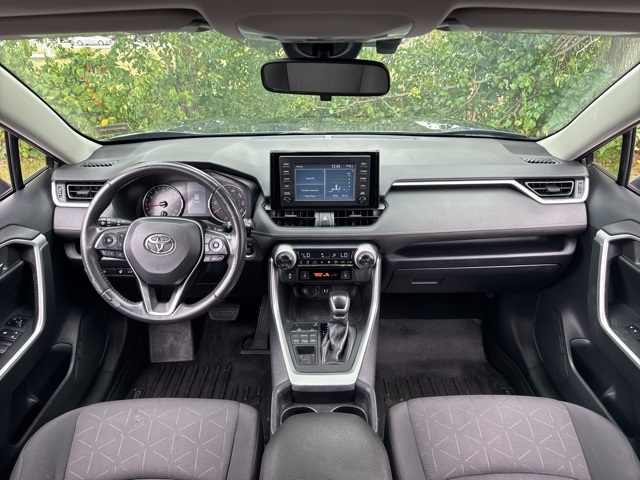 2019 Toyota RAV4 XLE photo 18