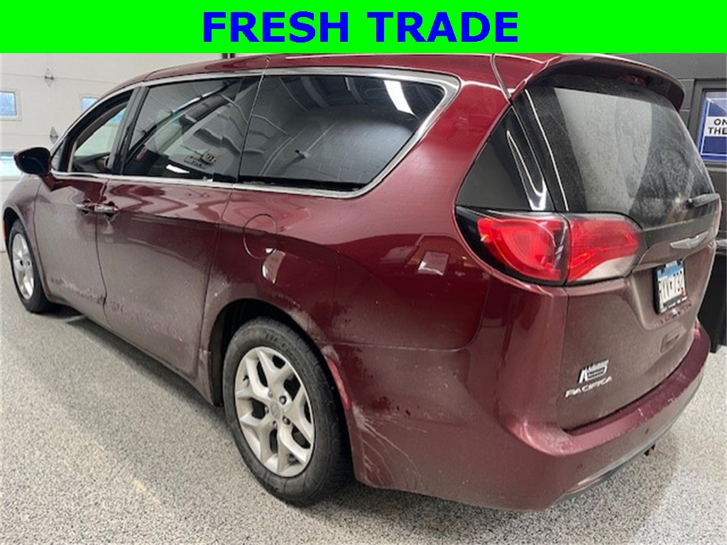 Used 2018 Chrysler Pacifica Touring Plus with VIN 2C4RC1FG1JR117621 for sale in Rochester, Minnesota