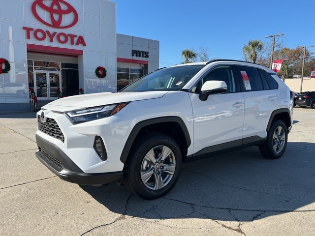 2025 Toyota RAV4 XLE's photo