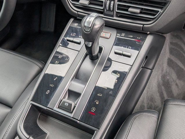 2023 Porsche Macan T photo 15