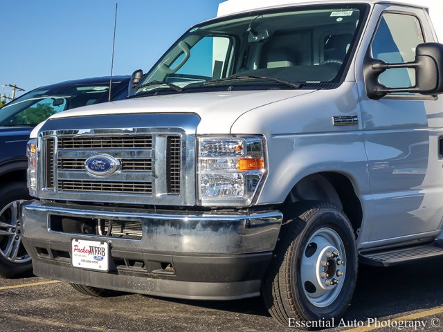 2025 Ford E-350 Base photo 3