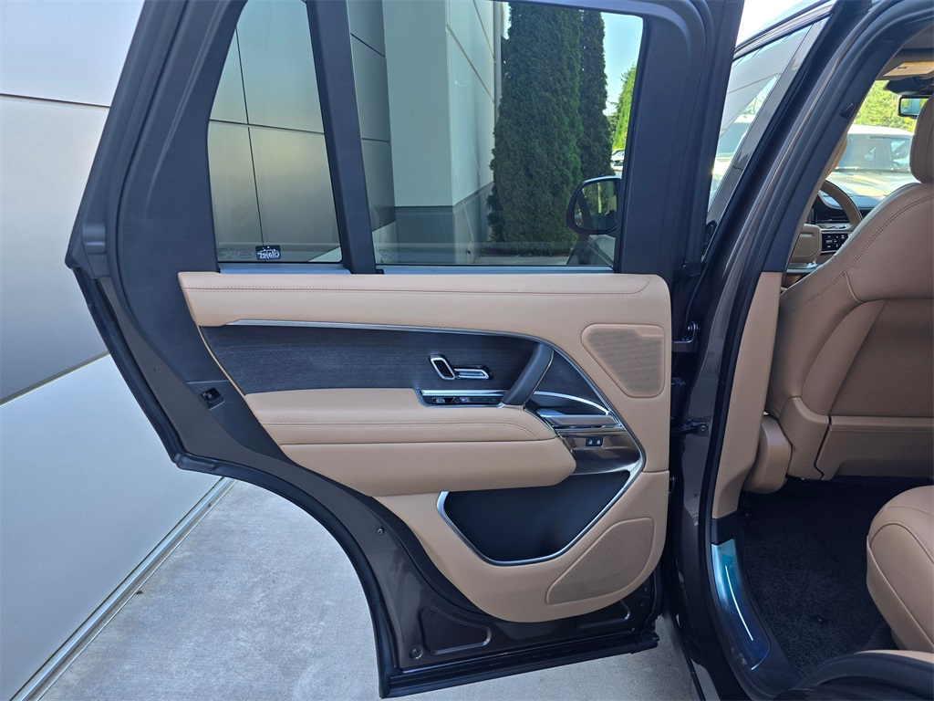 2025 Land Rover Range Rover SE photo 23