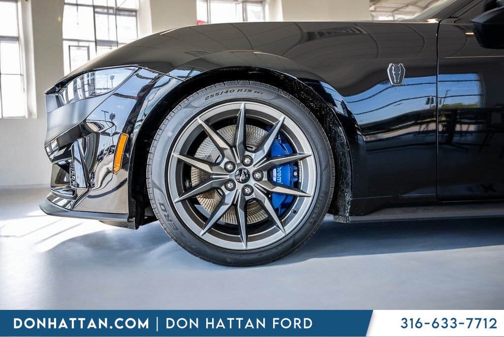 2025 Ford Mustang Dark Horse photo 32