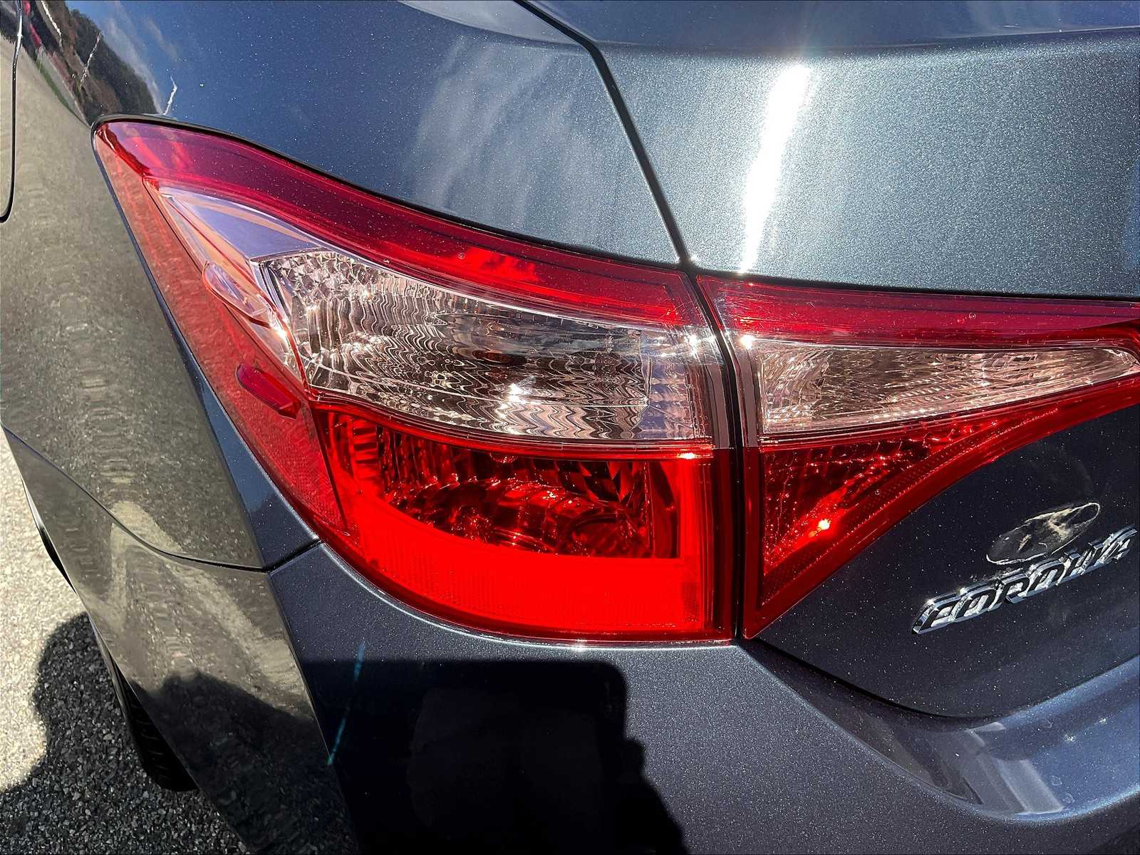 2017 Toyota Corolla LE photo 31