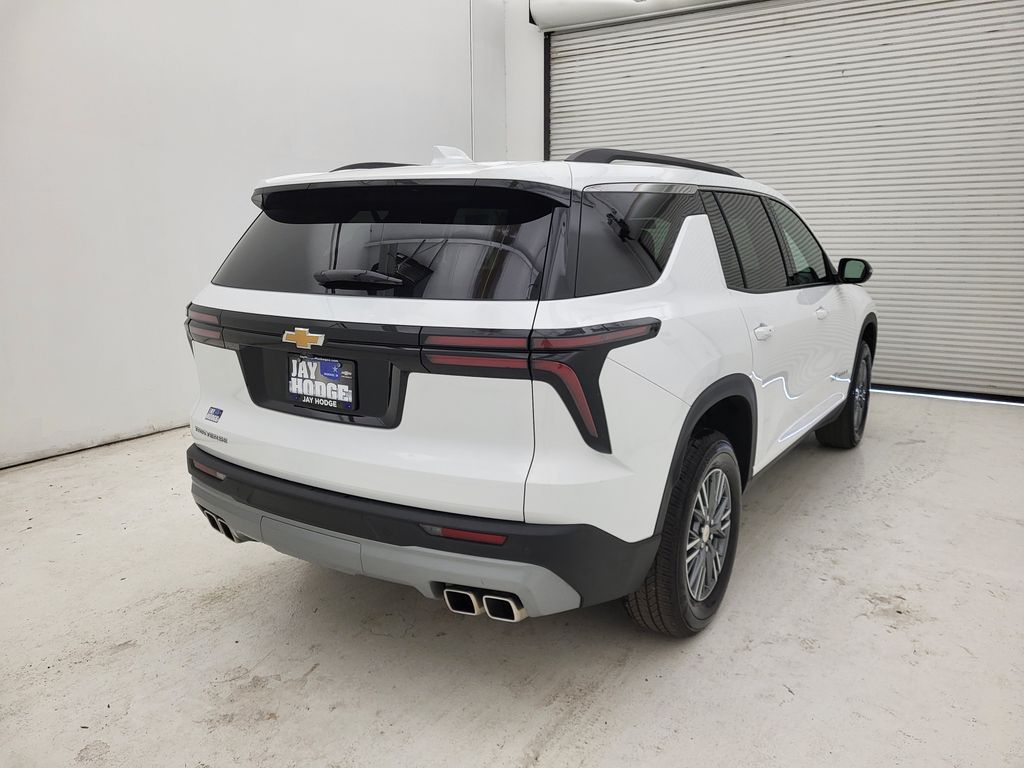 2025 Chevrolet Traverse photo 13