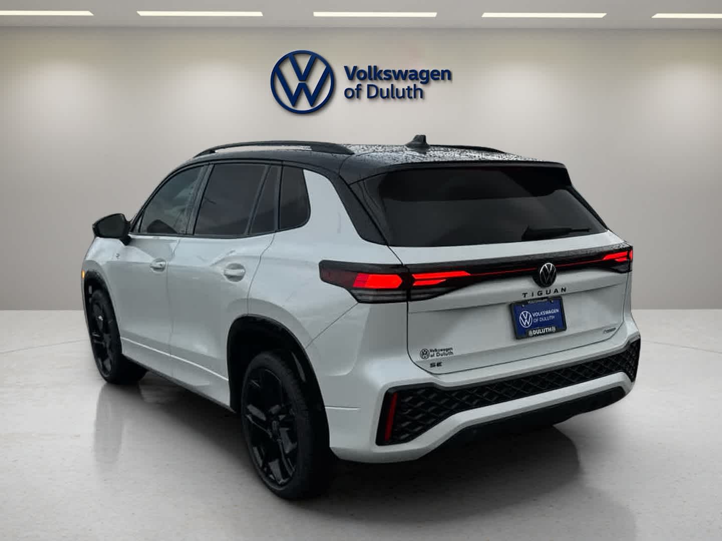 2026 Volkswagen Tiguan SE R-Line Black photo 3