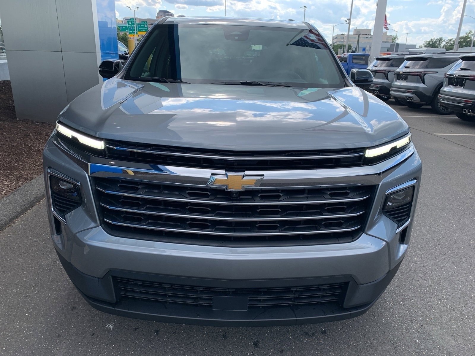 2026 Chevrolet Traverse photo 2
