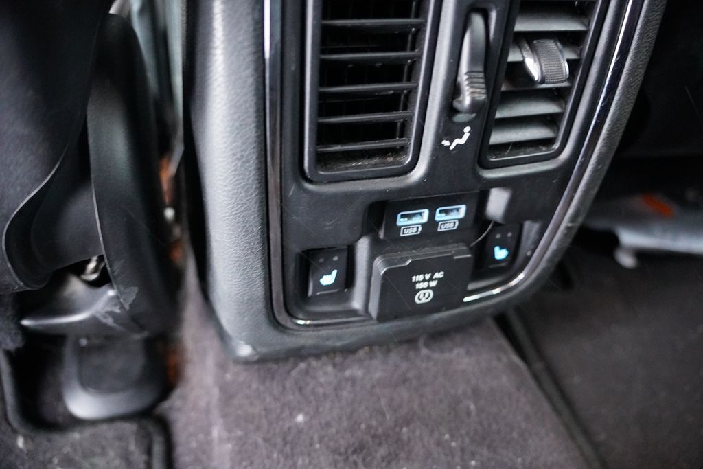 2016 Jeep Grand Cherokee Limited photo 2