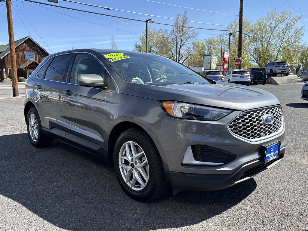 2023 Ford Edge SEL photo 3