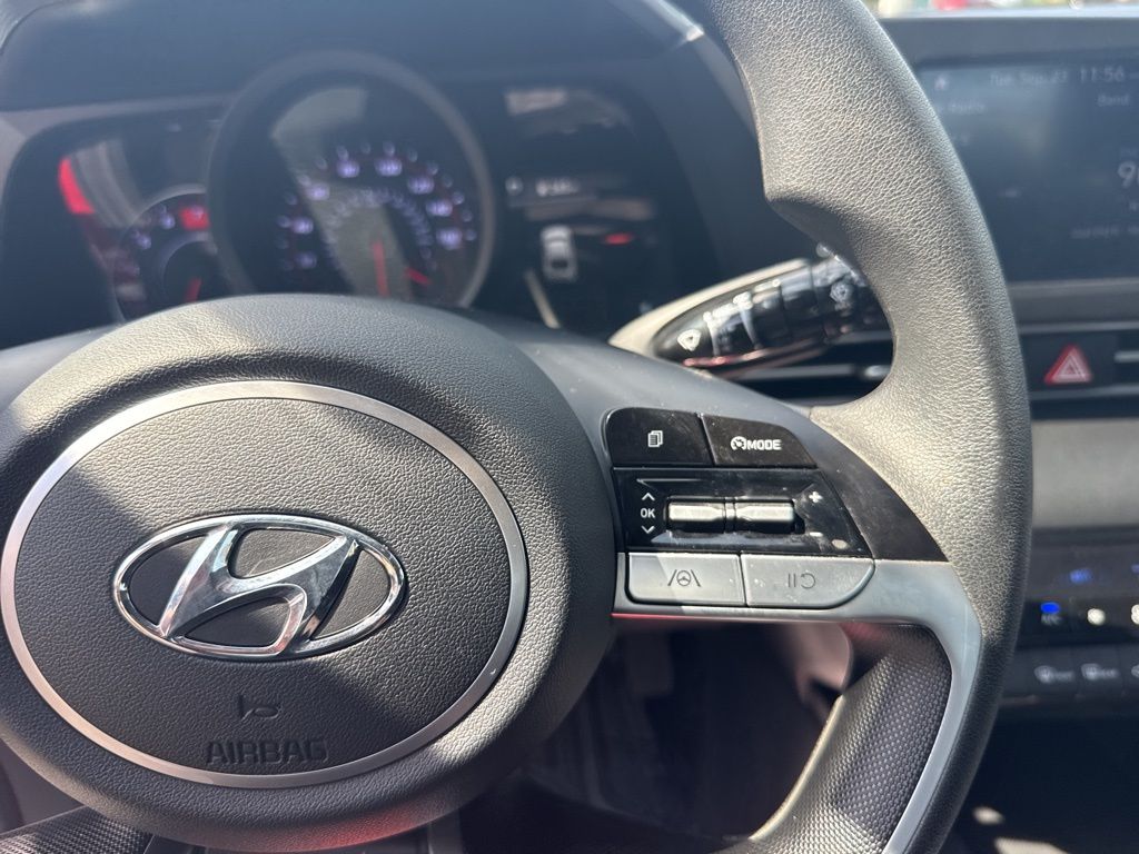 2023 Hyundai Elantra SEL photo 12