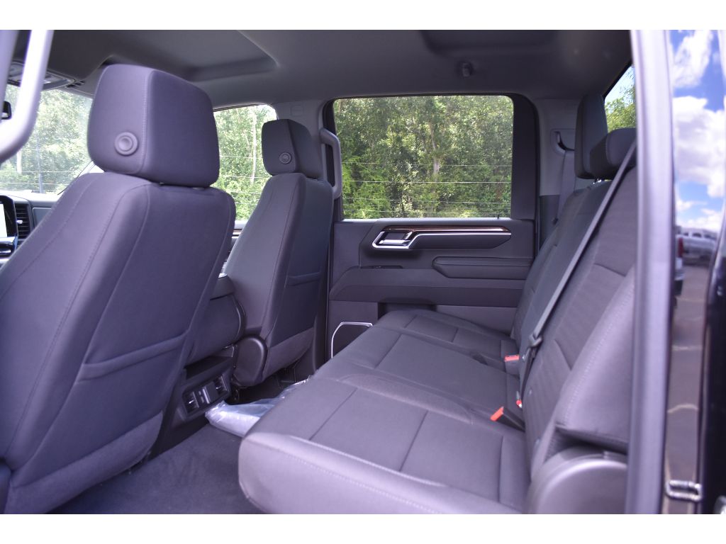 2025 Chevrolet Silverado 2500HD LT photo 13