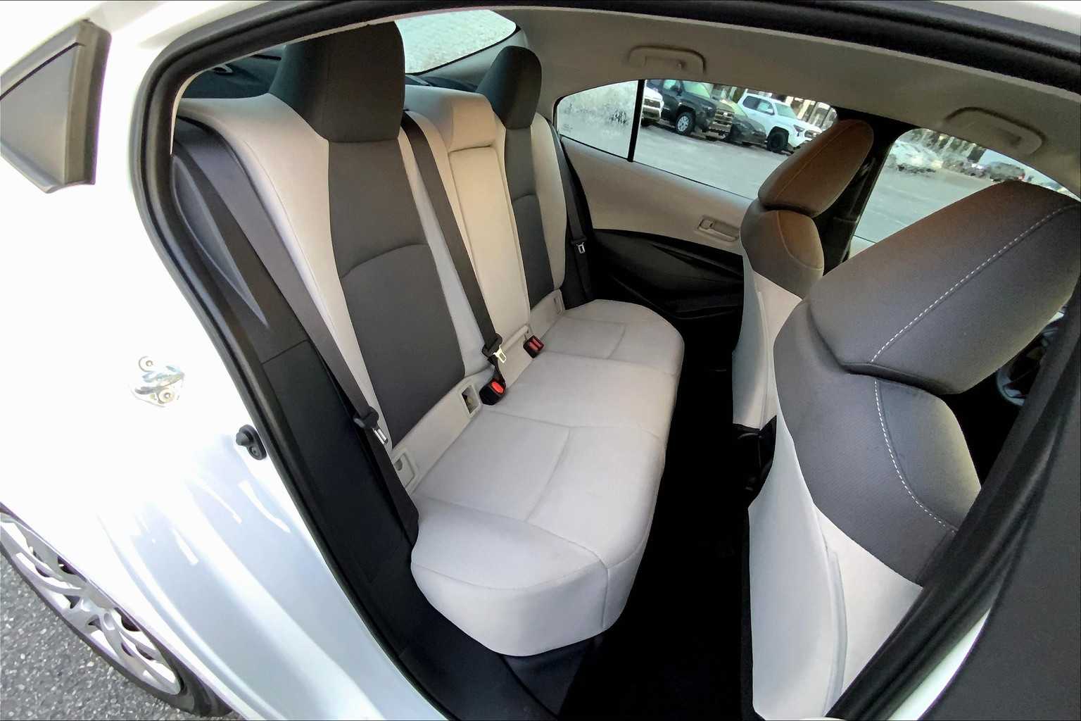 2022 Toyota Corolla LE photo 17