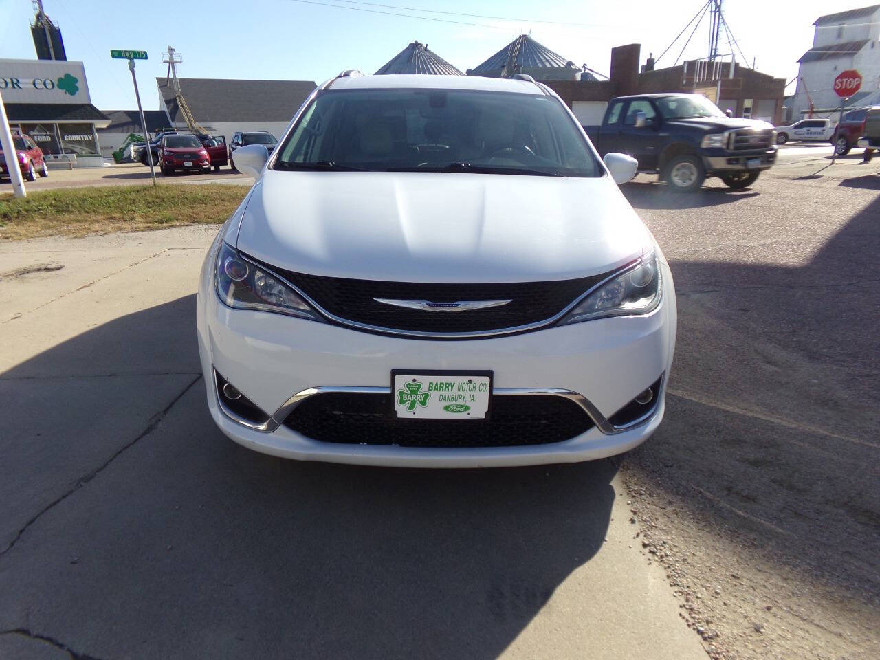 2019 Chrysler Pacifica Touring Plus photo 2