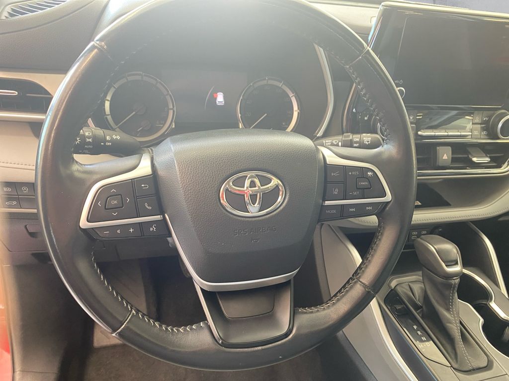 2023 Toyota Highlander XLE photo 9