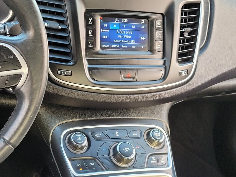 2015 Chrysler 200 Limited photo 19