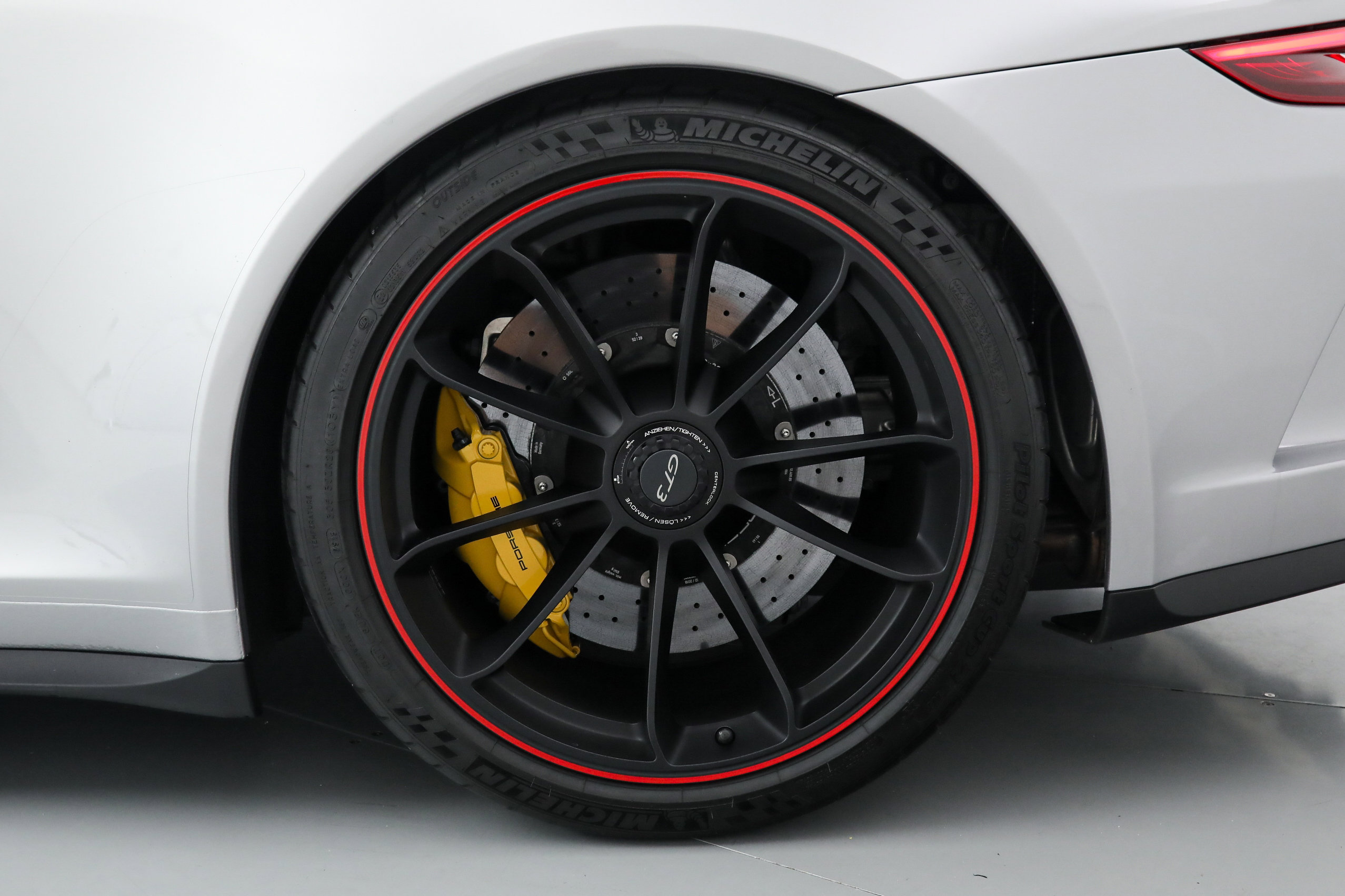 2018 Porsche 911 GT3 Coupe photo 37