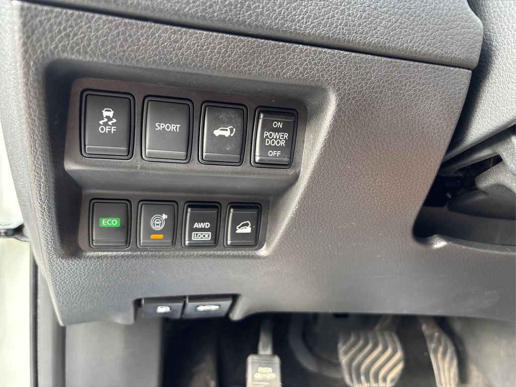 2016 Nissan Rogue SV photo 36