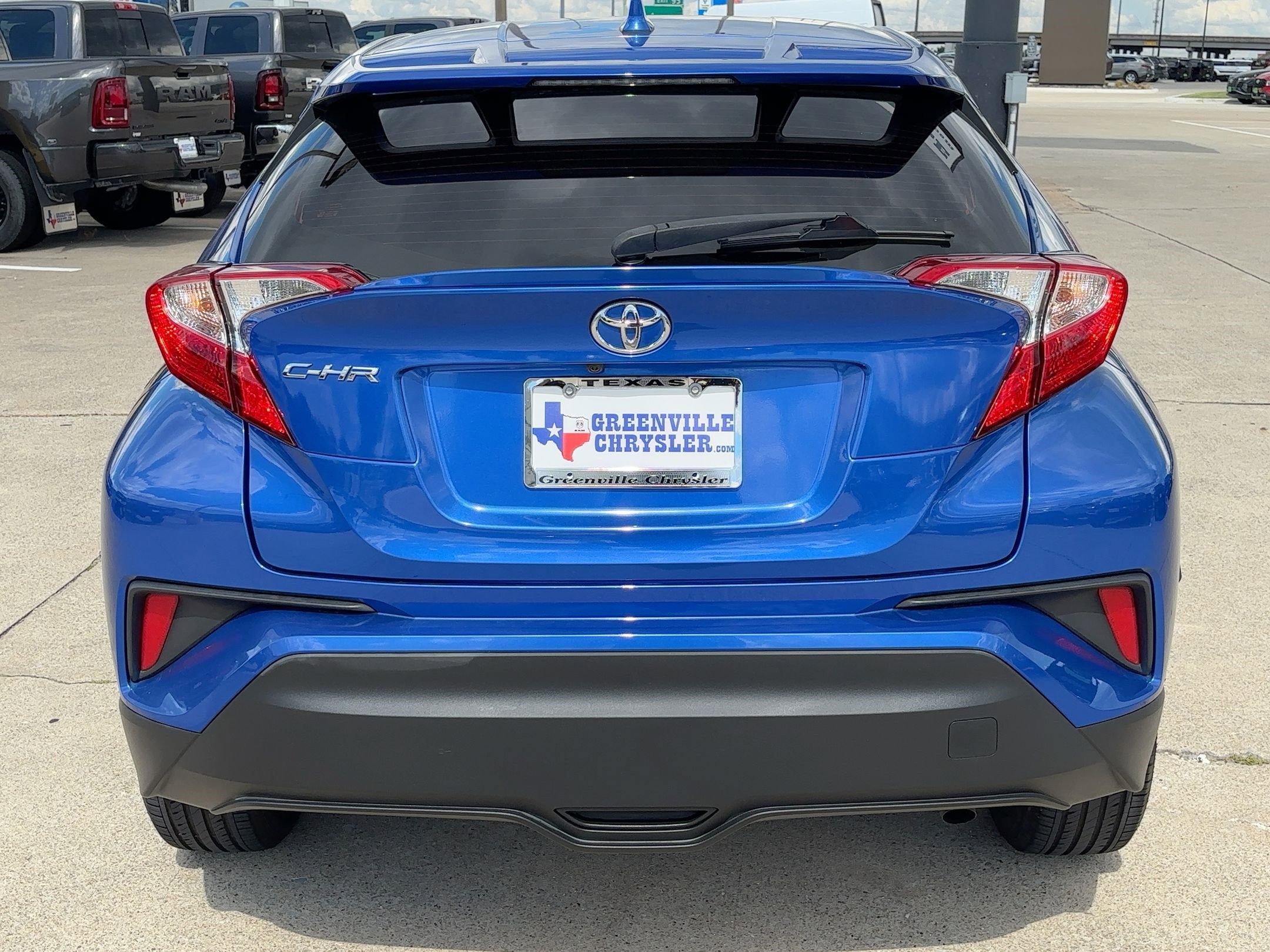 2020 Toyota C-HR LE photo 9