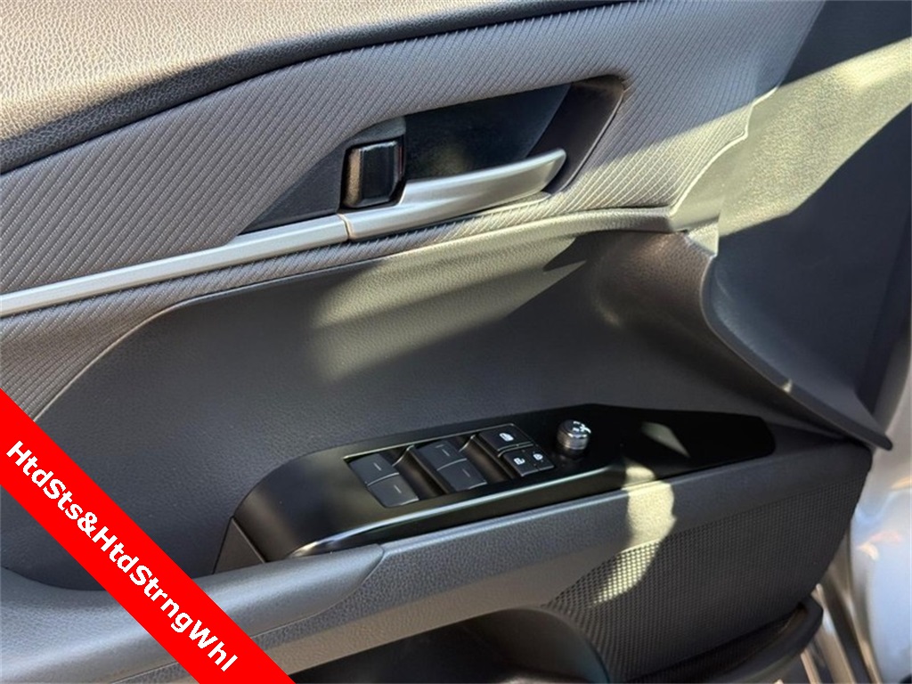 2025 Toyota Camry SE photo 15