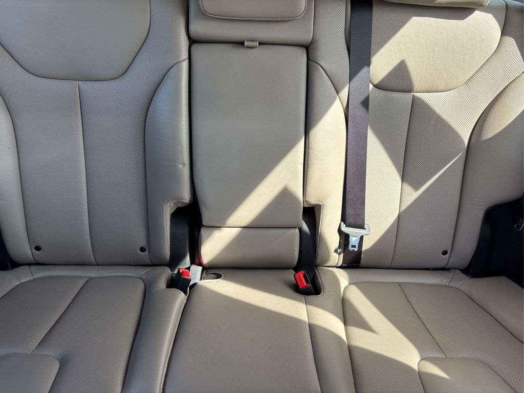 2020 Hyundai Santa Fe Limited photo 15